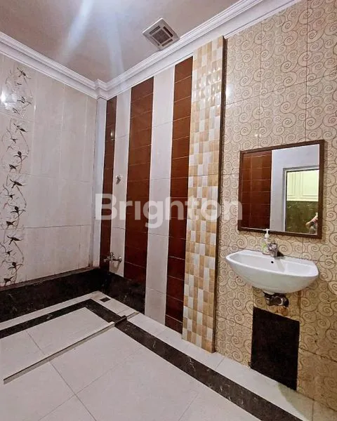 image JUAL RUMAH MEWAH LOKASI PREMIUM TENGAH KOTA PONTIANAK (7)