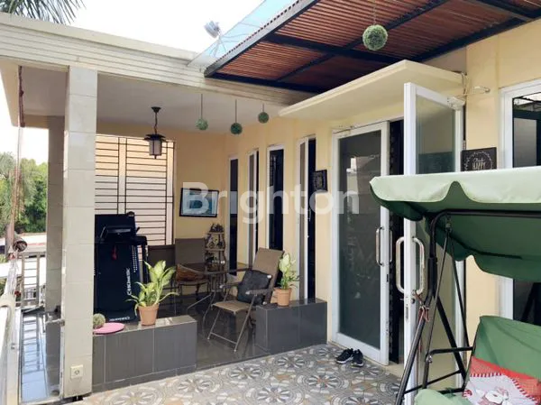 image RUMAH METRO PERMATA BANGUNAN HUK MODERN 2  LANTAI FULL FURNISH SIAP DIHUNI (2)