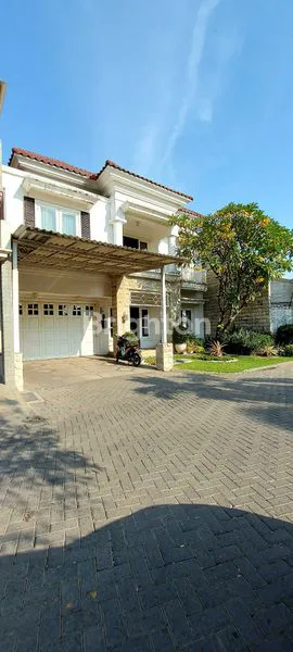 image RUMAH 5BR FULLY FURNISHED DI JEMURSARI REGENCY SURABAYA TIMUR DESAIN AMERICAN CLASSIC (1)