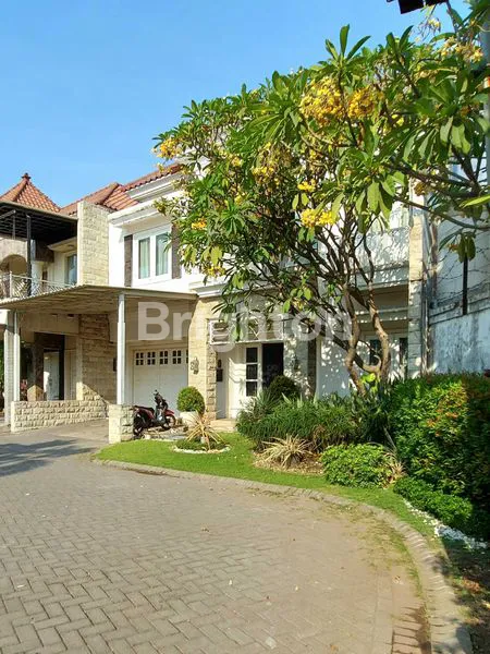 image RUMAH 5BR FULLY FURNISHED DI JEMURSARI REGENCY SURABAYA TIMUR DESAIN AMERICAN CLASSIC (2)