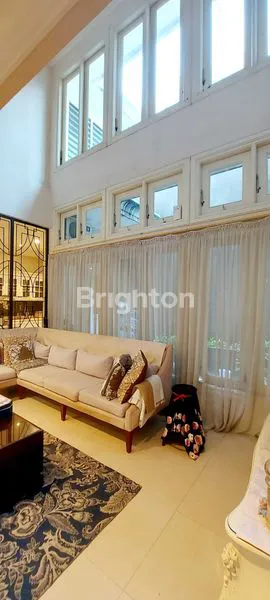 image RUMAH 5BR FULLY FURNISHED DI JEMURSARI REGENCY SURABAYA TIMUR DESAIN AMERICAN CLASSIC (3)