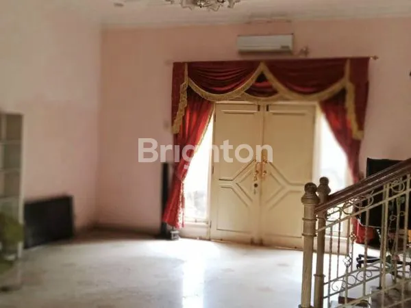 image RUMAH SIAP HUNI 2,5 LANTAI  DI PERUMAHAN BARATA, KARANG TENGAH CILEDUK (2)