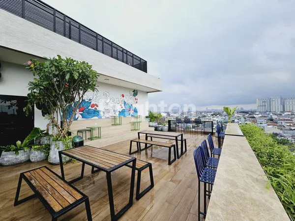 GEDUNG PERKANTORAN 8 LANTAI KAWASAN KOMERSIL SUNTER AGUNG JAKARTA UTARA