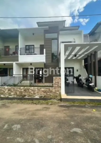 image RUMAH MEWAH 2 LANTAI SEMI-MINIMALIS DI JL. AYANI - DEKAT DPRD (1)