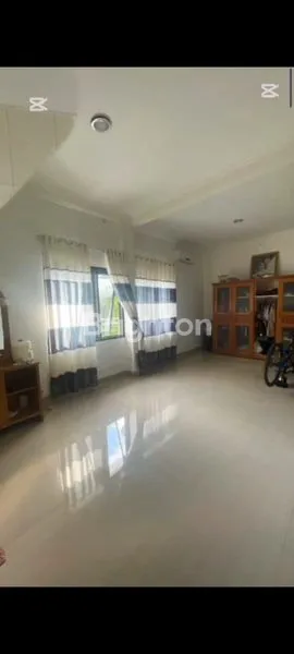 image RUMAH MEWAH 2 LANTAI SEMI-MINIMALIS DI JL. AYANI - DEKAT DPRD (4)