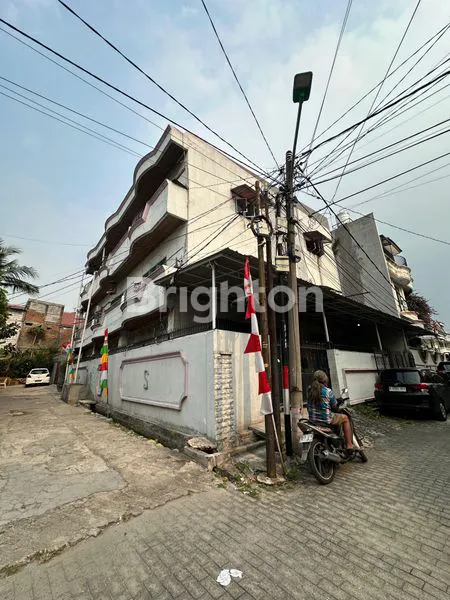 image RUMAH BESAR PADEMANGAN DALAM KOMPLEK LT 322 3.5LT SHM ROW 2 MOBIL JAKARTA UTARA (2)