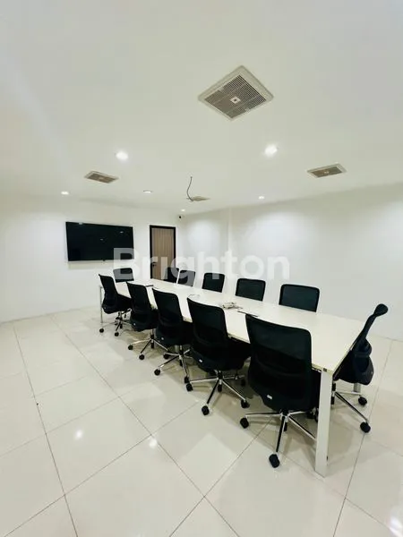 image DISEWAKAN COCOK UNTUK KANTOR / USAHA / KLINIK. LOKASI ELIT DAN STRATEGIS, KAWASAN PAKUBOWONO, JAKARTA SELATAN. 5 MENIT KE SENAYAN CITY (4)