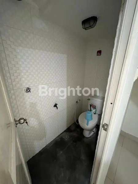 image RUMAH 1 1/2 LANTAI SIAP HUNI KEBON JERUK JAKARTA BARAT LOKASI STRATEGIS DEKAT RCTI,MUSEUM MACAN,RUMAH SAKIT SILOAM DAN TOL KEBON JERUK (8)