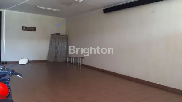 image MEWAH TERAWAT 2 LANTAI STRATEGIS DEKAT MERR DAN GALAXY MALL DAN ITS (2)