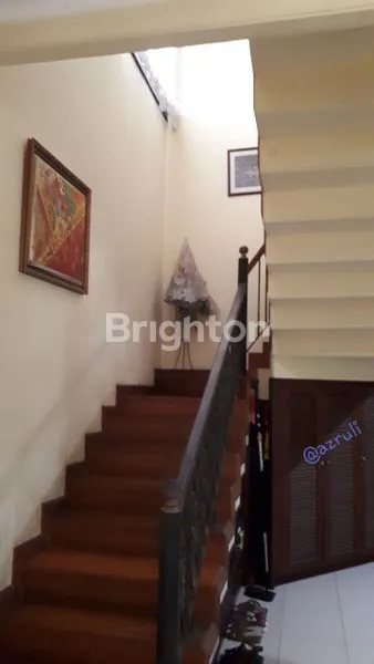 image MEWAH TERAWAT 2 LANTAI STRATEGIS DEKAT MERR DAN GALAXY MALL DAN ITS (5)