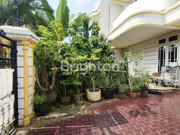 image RUMAH SEMI FURNISH 2 LANTAI DI PERUMAHAN INTERCON KEBON JERUK, JAKARTA BARAT (2)