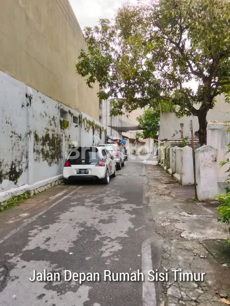 image RUMAH SELATAN MANGKUNEGARAN TENGAH KOTA-SOLO (4)