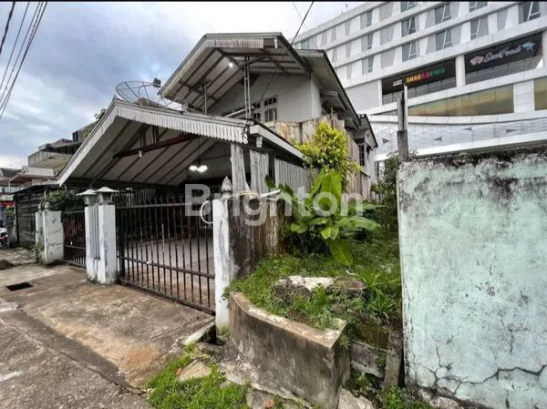 image RUMAH SIAP HUNI 2,5 LANTAI SAMPING HOTEL GOLDEN TULIP, GANG SAAMAN JALAN TEUKU UMAR PONTIANAK (4)
