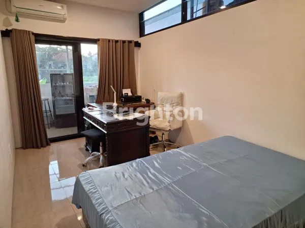 image DISEWAKAN RUMAH ( JANGKA PENDEK ) LOKASI SANGAT STRATEGIS DEKAT DENGAN FASILITAS UMUM  (2)