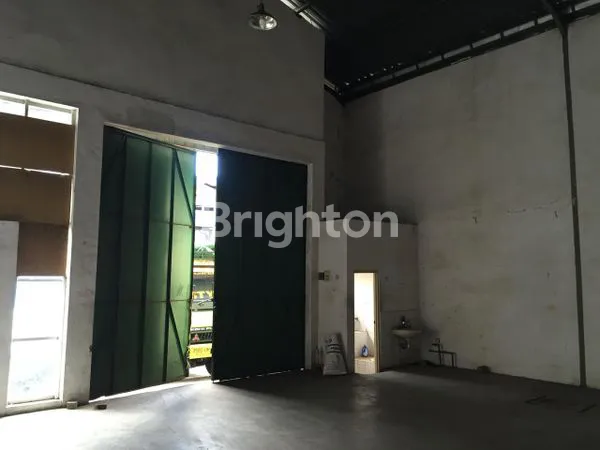 image GUDANG STRATEGIS SURABAYA (3)