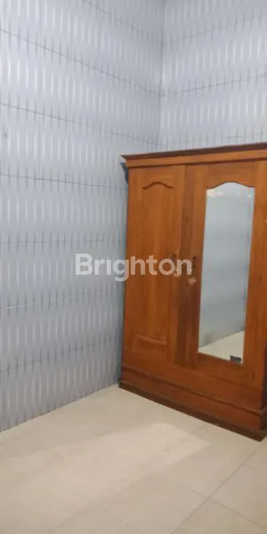 image RUMAH SELANGKAH KE PASAR POGOT DI SURABAYA (6)