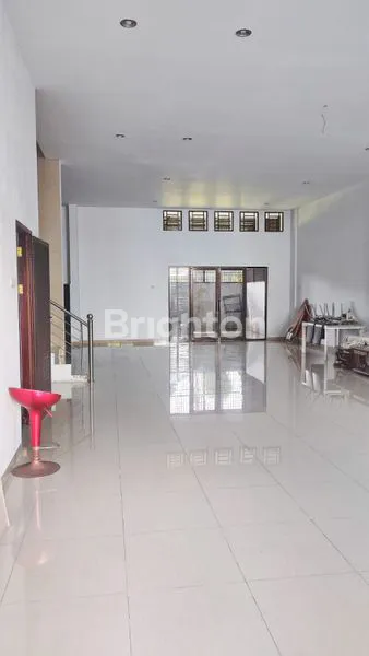 image  • RUMAH LEBAR 10 METER DI GRAHA METROPOLITAN - VIEW BELAKANG RUMAH LAPANGAN GOLF (1)