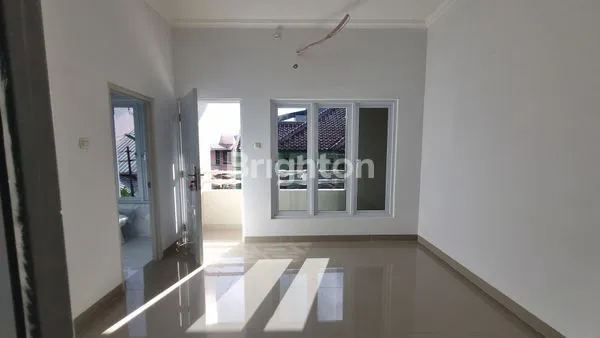image RUMAH SIAP HUNI LEGA 3 LANTAI - TANJUNG DUREN (4)