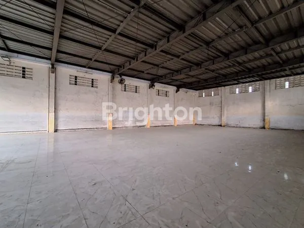 BANGUNAN KOMERSIAL EX-LAPANGAN OLAHRAGA CIPINANG, JAKARTA TIMUR