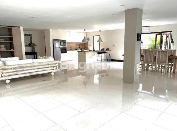 image SEWA VILLA BULANAN 2 KAMAR VIEW TAMAN YANG LUAS DI CANGGU PERERENAN  (7)