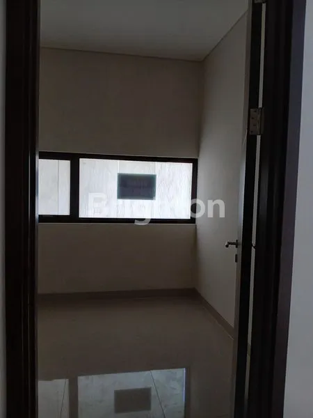 image RUMAH 2 LANTAI DI VANYA PARK BSD CITY, TANGERANG (4)