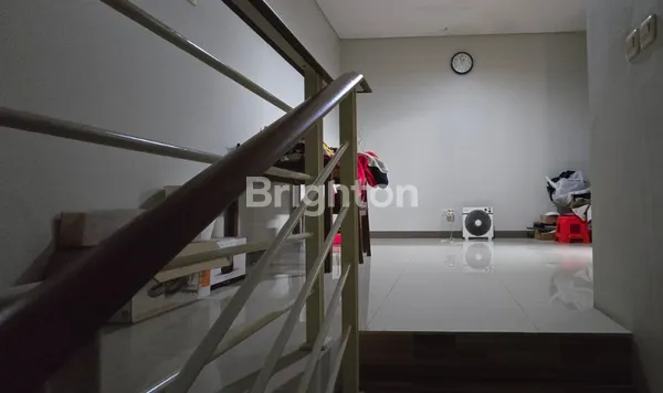 image RUMAH DI GREEN LAKE SURABAYA BARAT (3)