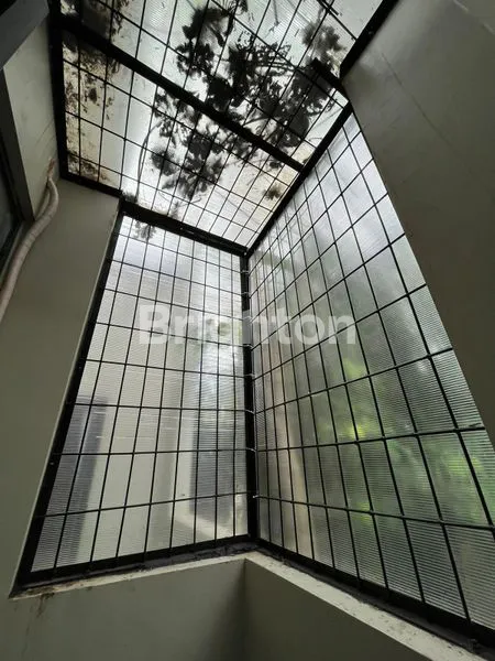 image RUMAH MODERN DI TABEBUYA BSD CITY 2 LANTAI FURNISHED (8)