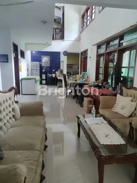 image RUMAH 2.5 LANTAI DI JALAN DEMAK SURABAYA PUSAT  (2)