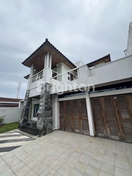 image DIJUAL RUMAH MEWAH BERADA DI PUSAT KOTA BALIKPAPAN (1)