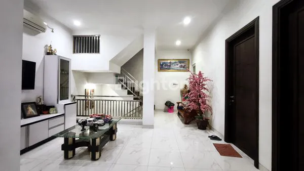 image RUMAH TAMAN RATU 2.5 LANTAI SEMI FURNISH KULDESAK SIAP DIHUNI (5)