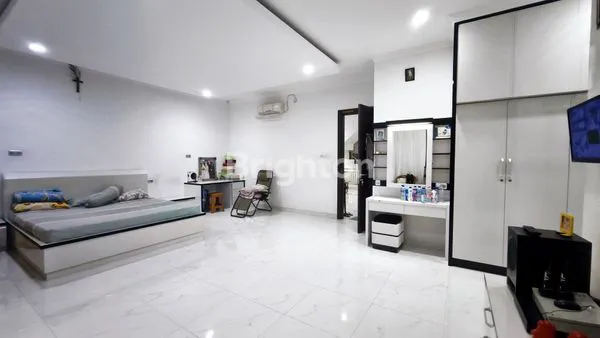 image RUMAH TAMAN RATU 2.5 LANTAI SEMI FURNISH KULDESAK SIAP DIHUNI (6)