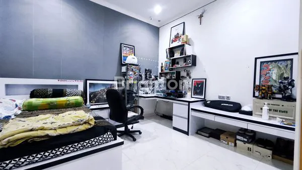 image RUMAH TAMAN RATU 2.5 LANTAI SEMI FURNISH KULDESAK SIAP DIHUNI (8)