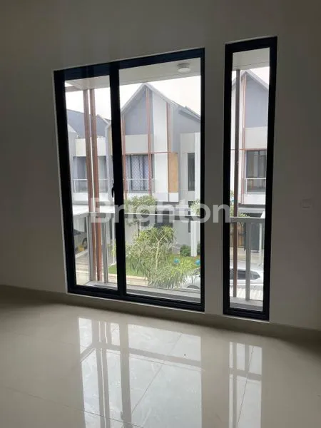 image RUMAH 2 LANTAI DI BSD – SIAP HUNI (1)