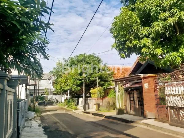 image RUMAH SIAP HUNI 2,5 LANTAI  DI PERUMAHAN BARATA, KARANG TENGAH CILEDUK (8)