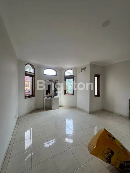 image RUMAH MEWAH 2 LANTAI CLUSTER DAHLIA LOKA - GRAHA RAYA TANGERANG (7)
