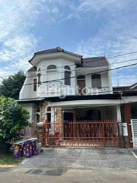 image RUMAH MEWAH 2 LANTAI CLUSTER DAHLIA LOKA - GRAHA RAYA TANGERANG (1)