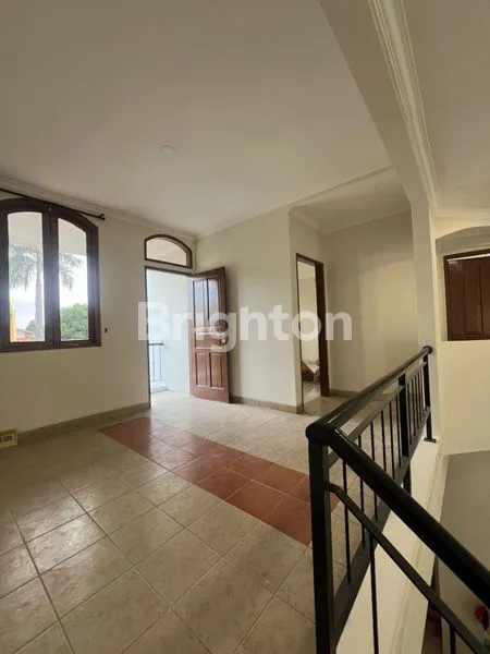 image RUMAH MEWAH 2 LANTAI CLUSTER DAHLIA LOKA - GRAHA RAYA TANGERANG (4)
