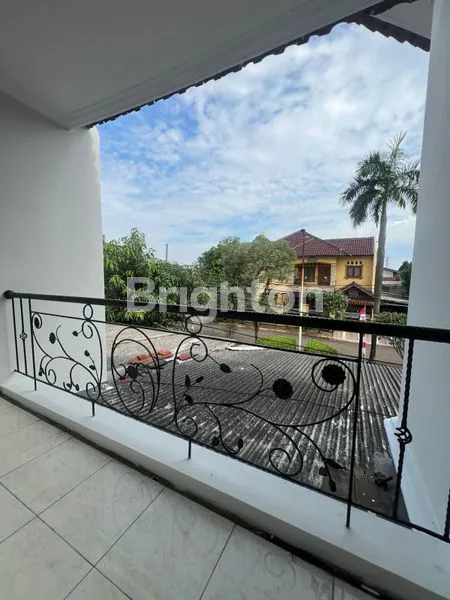 image RUMAH MEWAH 2 LANTAI CLUSTER DAHLIA LOKA - GRAHA RAYA TANGERANG (5)