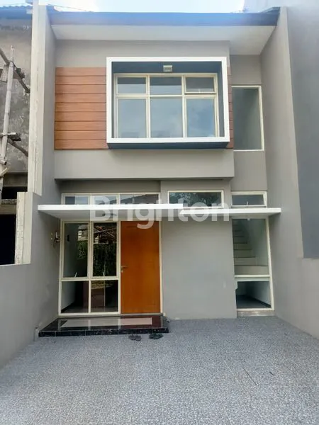 image RUMAH BARU 2 LANTAI MINIMALIS MODERN DI TENGAH KOTA SOLO (1)