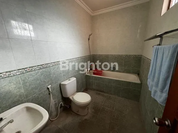 image RUMAH MEWAH 2 LANTAI DI DENPASAR BARAT - AREA ELITE & TENANG 200M² (5)