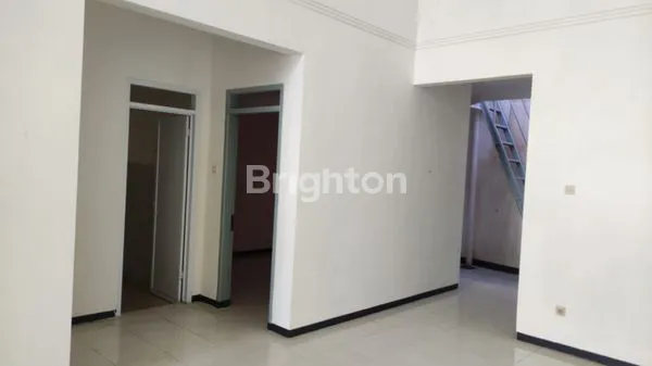 image RUMAH SIAP HUNI DI SOLOBARU, HANYA 3 MENIT KE PAKUWON MALL, LOKASI CLUSTER DAN ELITE!!! ROW JALAN 7 METER!! TIDAK PERLU RENOVASI (3)