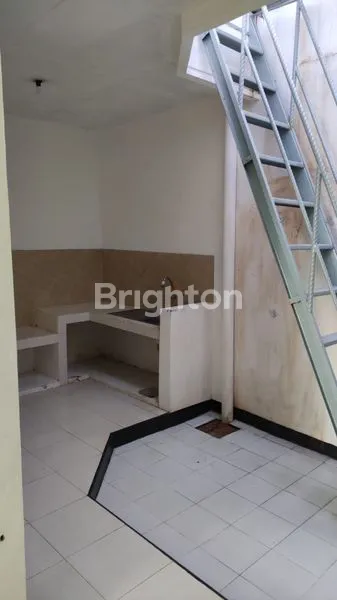 image RUMAH SIAP HUNI DI SOLOBARU, HANYA 3 MENIT KE PAKUWON MALL, LOKASI CLUSTER DAN ELITE!!! ROW JALAN 7 METER!! TIDAK PERLU RENOVASI (6)