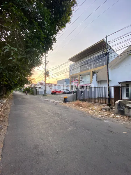 image RUMAH HIT TANAH MANYAR KERTOADI, DHARMAHUSADA SURABAYA,ROW 2 MOBIL (2)