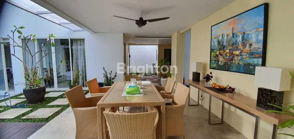 image RUMAH MEWAH 2 LANTAI 500M DARI TOL NUSA DUA, SHM (3)