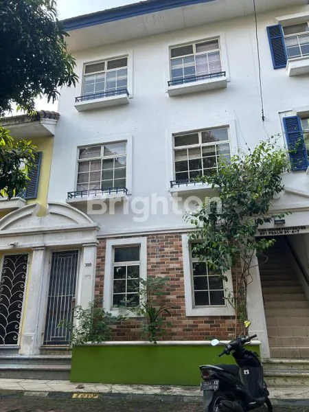 image HUNIAN TOWN HOUSE 2 LANTAI FURNISHED  SANGAT RAPI DAN LUAS, AMAN SIAPHUNI DILIPPO KARAWACI CENTRAL (1)