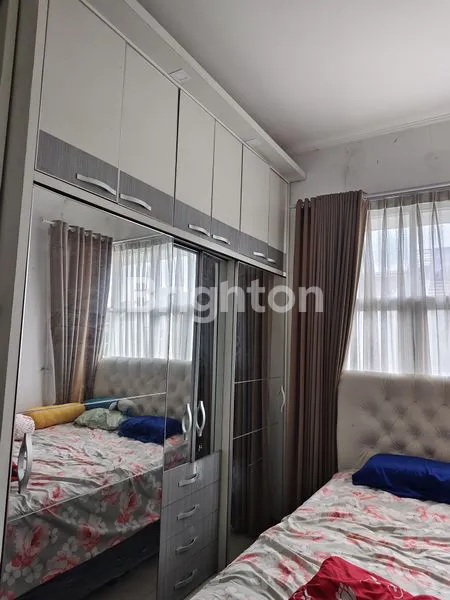 image RUMAH 2 LANTAI VIEW PEGUNUNGAN DI LEMBANG, SEMI-FURNISHED<br />
<br />
THIS TITLE (57 CHARACTERS) EFFECTIVELY HIGHLIGHTS THE KEY SELLING POINTS:<br />
- PROPERTY TYPE AND FLOORS (RUMAH 2 LANTAI)<br />
- MAIN ATTRACTION (VIEW PEGUNUNGAN)<br />
- STRATEGIC LOCATION (LEMBANG)<br />
- FURNISHIN (5)