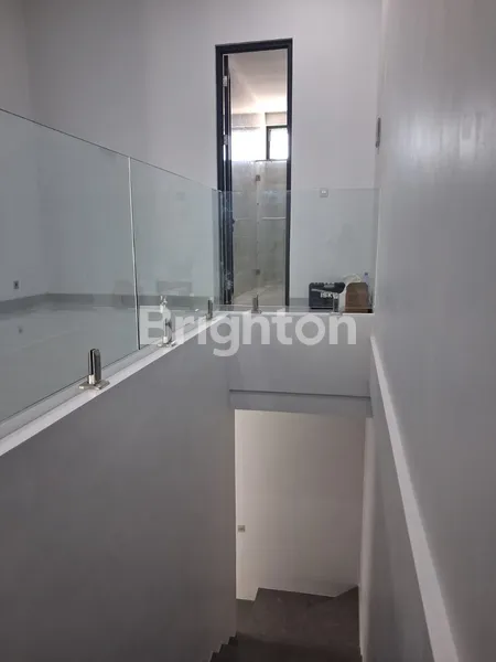 image RUMAH 2 LANTAI, MANYAR JAYA BARU GRESS, MODERN, HIGH QUALITY (3)