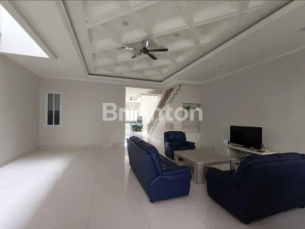 image RUMAH MEWAH LOKASI TENANG DI TENGAH KERAMAIAN KOTA SOLO (3)