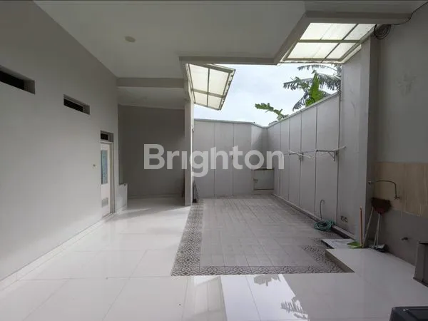 image RUMAH MEWAH LOKASI TENANG DI TENGAH KERAMAIAN KOTA SOLO (4)