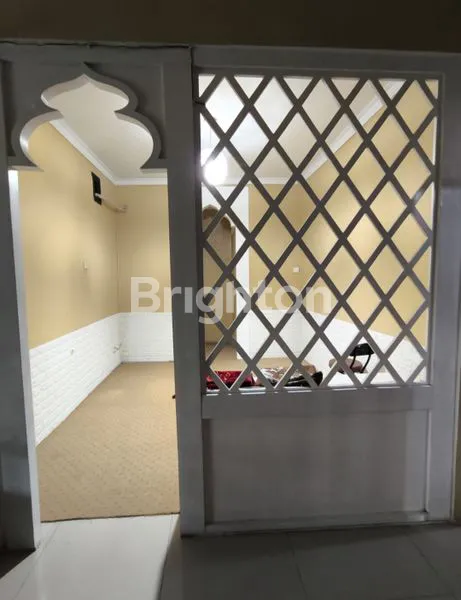 image RUMAH HOOK MEWAH 3 LANTAI SEMI FURNISH DI KOTA BARU PARAHYANGAN (5)